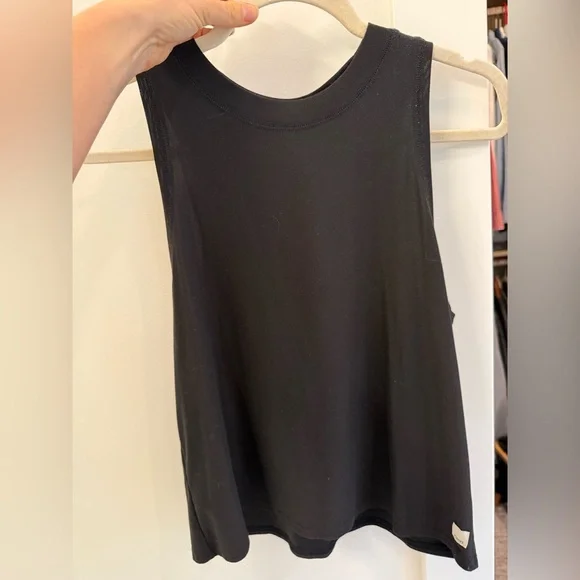 Vuori Black Heather performance tank - Picture 3 of 4